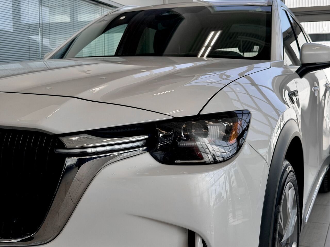 2024 Mazda CX-90 hybride léger White Notre-Dame-des-Prairies - photo #4