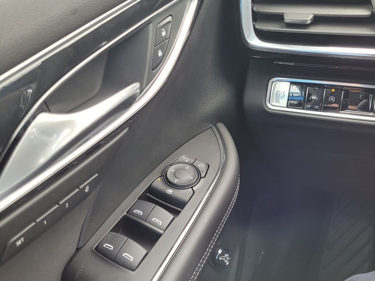 2026 Buick Envision Privilégiée 4 portes TI Iridescent White Tricoat Thetford Mines - photo #8