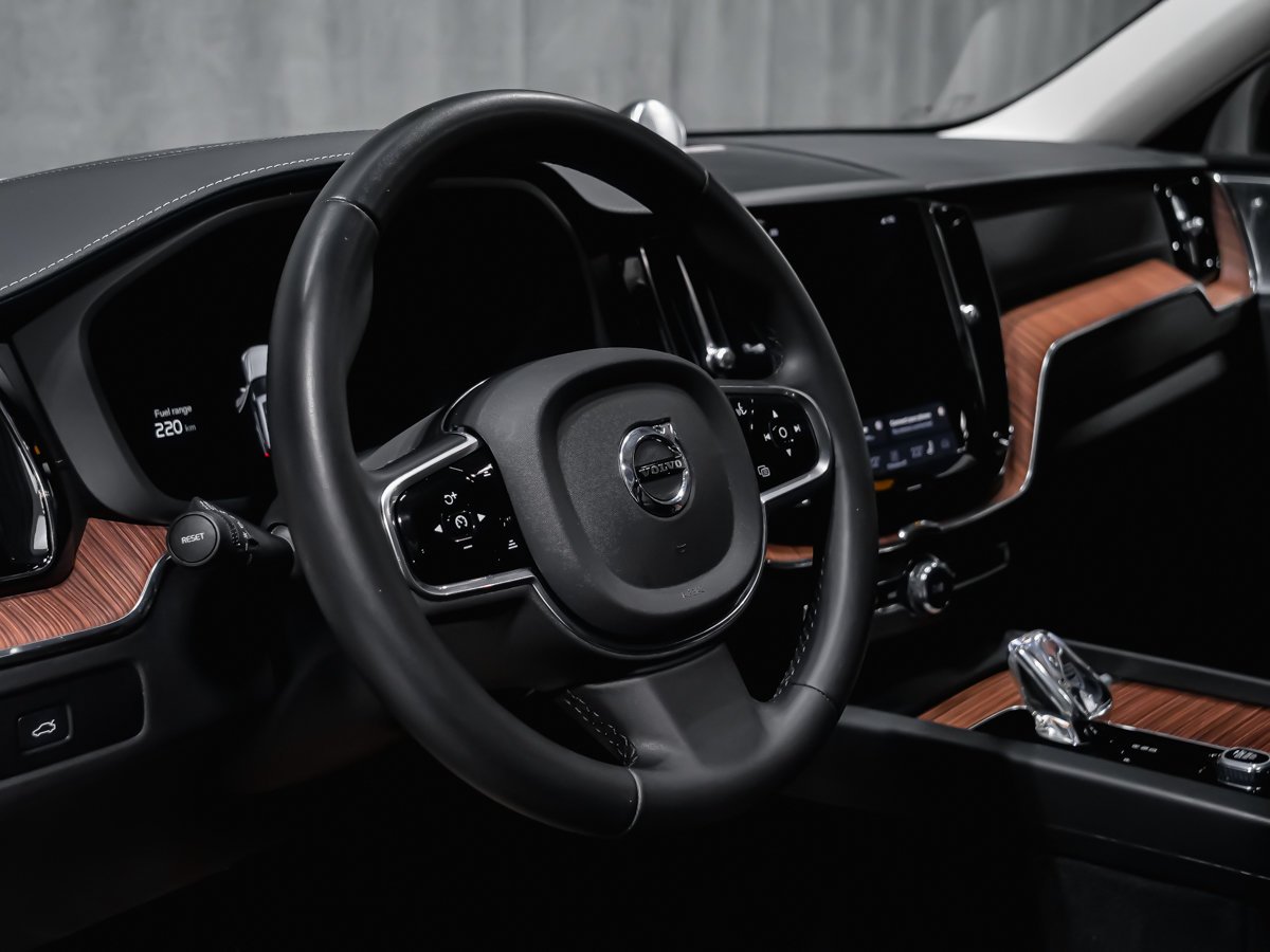 Volvo XC60 Ultimate Dark Theme 2023 Mauve Montréal - photo #7