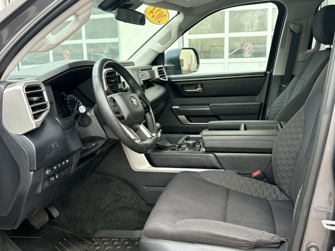 2024 Toyota TUNDRA Grey Mont-Laurier - photo #10