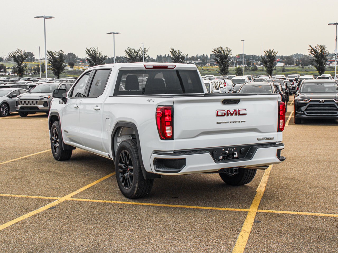 2025 GMC Sierra 1500 4WD Crew Cab 147 Elevation White Sherwood Park - photo #5