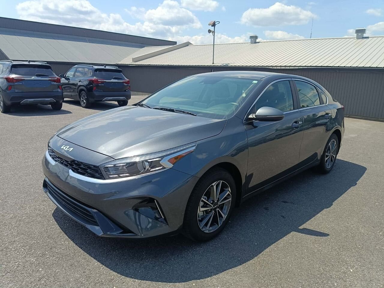 Kia Forte 2024 Gris Lac Mégantic - photo #1