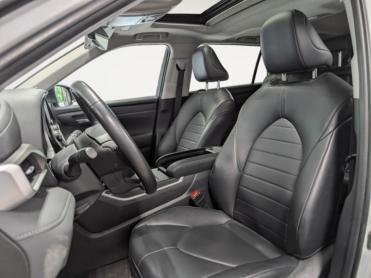 Toyota Highlander XLE/AWD/SIÈGES CHAUFFANTS/VOLANT CHAUFFANT/TOIT OUVRANT/BLUETOOTH/AC BIZONE 2023 Frisson glacé nacré Sherbrooke - photo #6