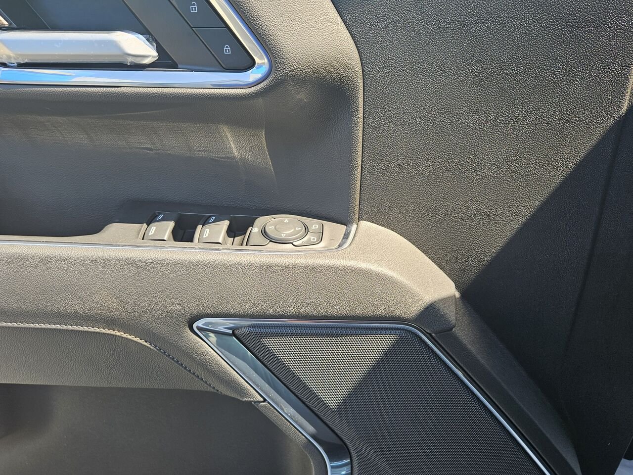 Chevrolet Silverado 1500 RST cabine multiplace 4RM 157 po 2026 Blanc sommet Thetford Mines - photo #8