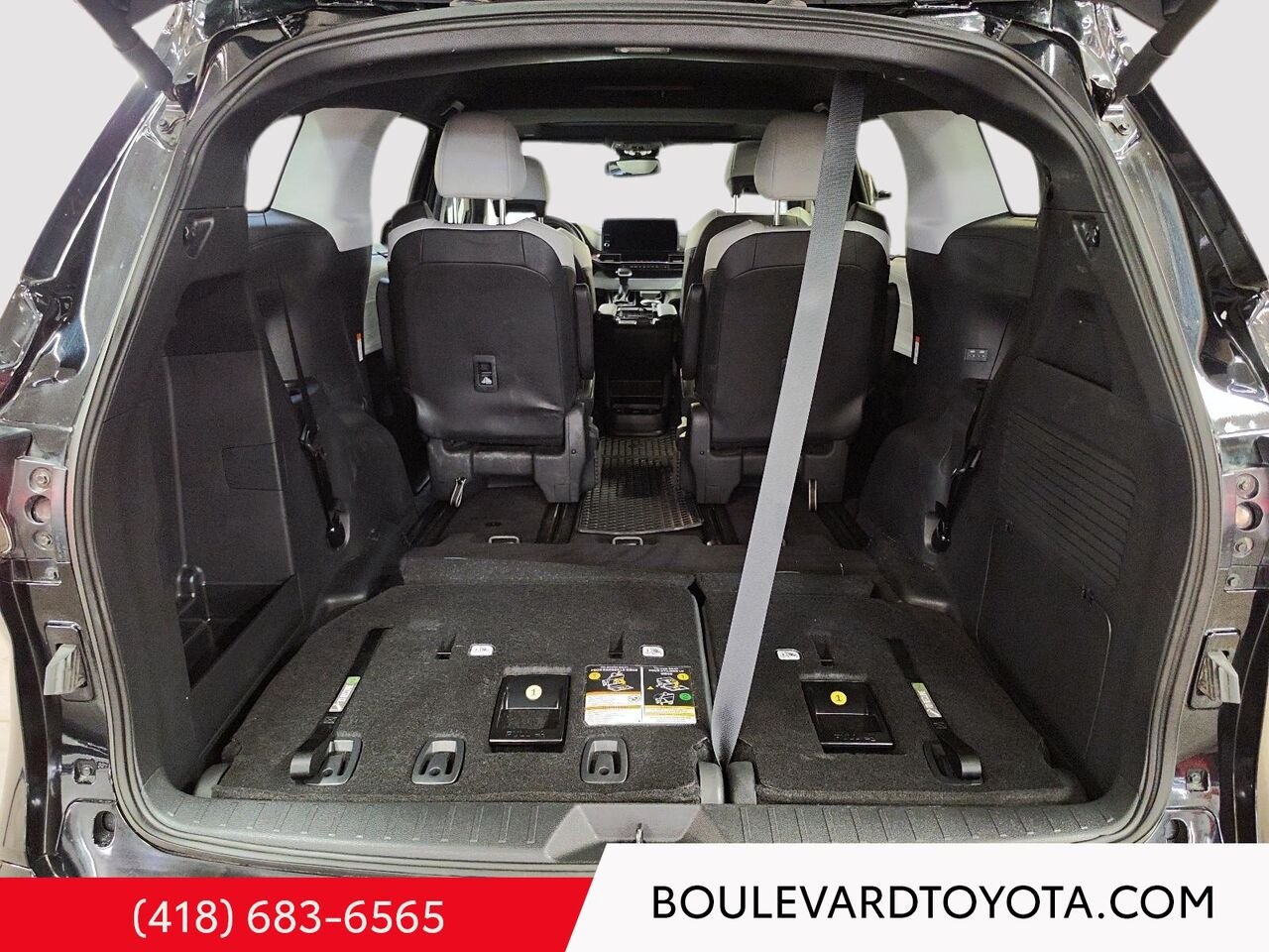 Toyota Sienna 99684A-77 | XSE, 7 places 2025 Noir minuit métallisé Québec - photo #24