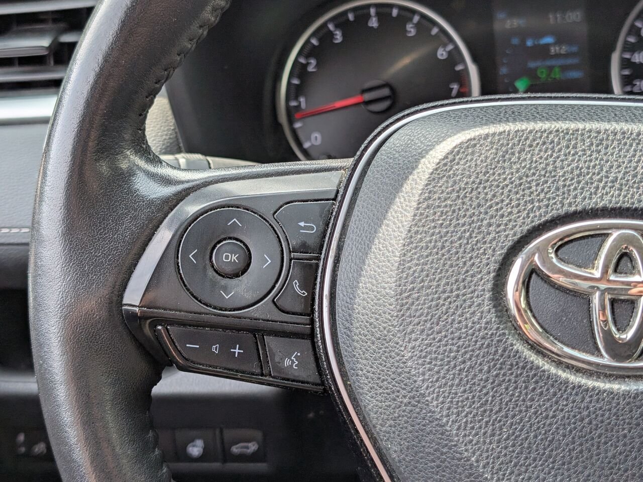 Toyota RAV4 XLE/FWD/SIÈGES CHAUFFANTS/VOLANT CHAUFFANT/BLUETOOTH/AC BIZONE/TOIT OUVRANT 2021 Bleu Sherbrooke - photo #9