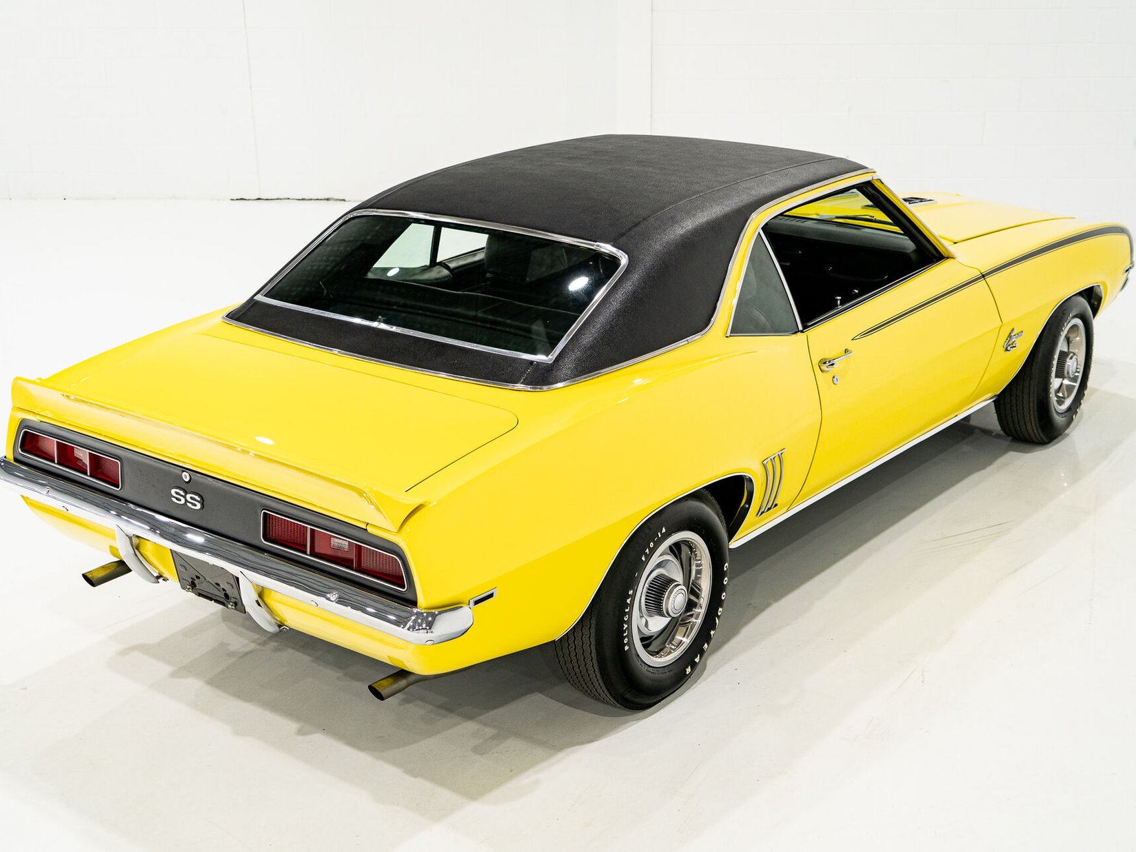 1969 Chevrolet Camaro SS **PRIX EN USD** With factory A/C Yellow Montreal - photo #41