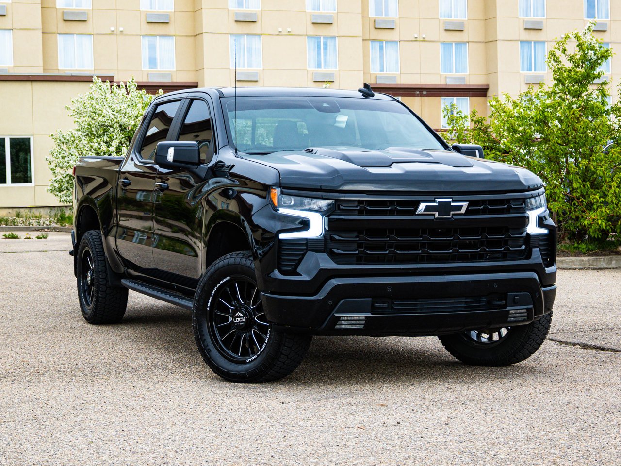 2024 Chevrolet Silverado 1500 4WD Crew Cab 147 LT Trail Boss Black Sherwood Park - photo #1