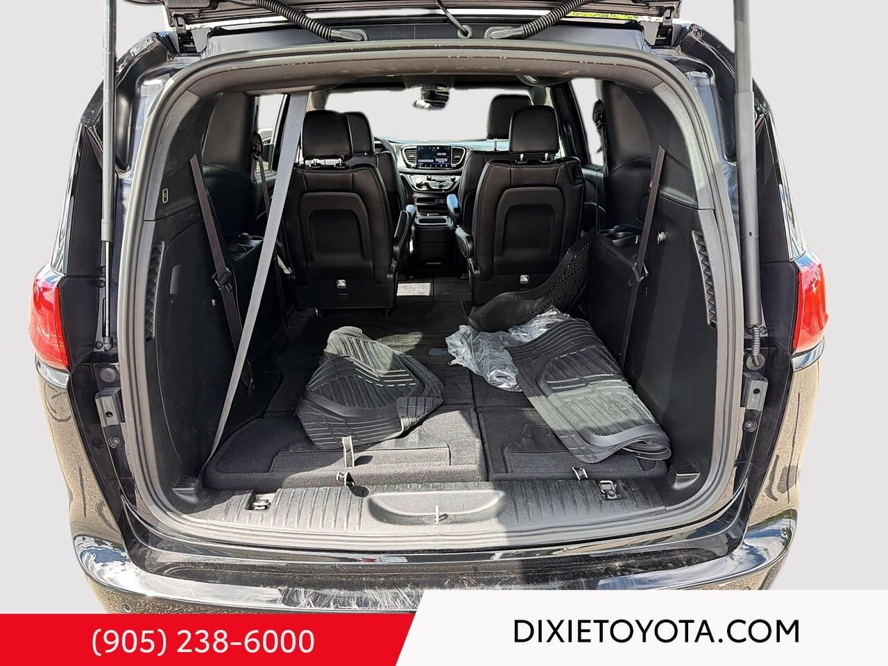 2026 Chrysler Grand Caravan SXT / CLEAN CARFAX / Black Mississauga - photo #20
