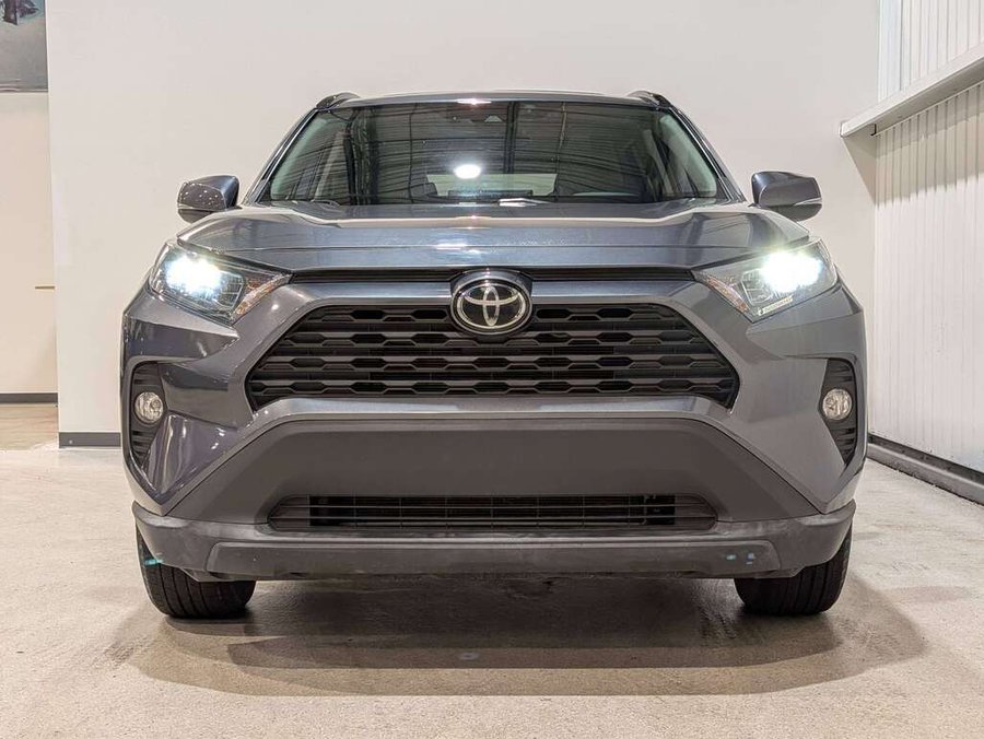 Toyota RAV4 AWD XLE 2019 Gris