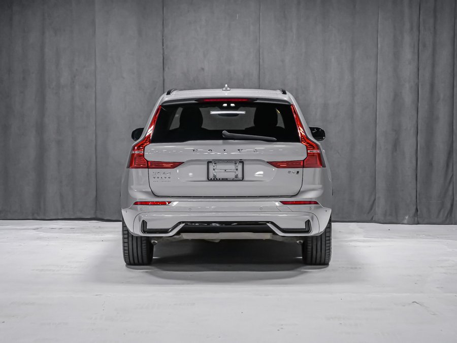 2023 Volvo XC60 Ultimate Dark Theme