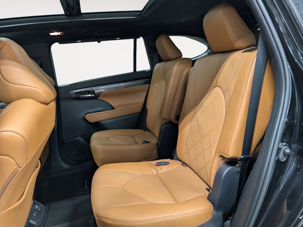 2025 Toyota Highlander Hybrid 5TDEBRCH9SS646479 Midnight Black Metallic Sherbrooke - photo #25