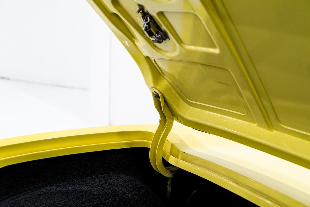 Chevrolet Corvette Matching# 427/425HP IP Code **PRICE IN USD** 1966 Jaune Montréal - photo #89