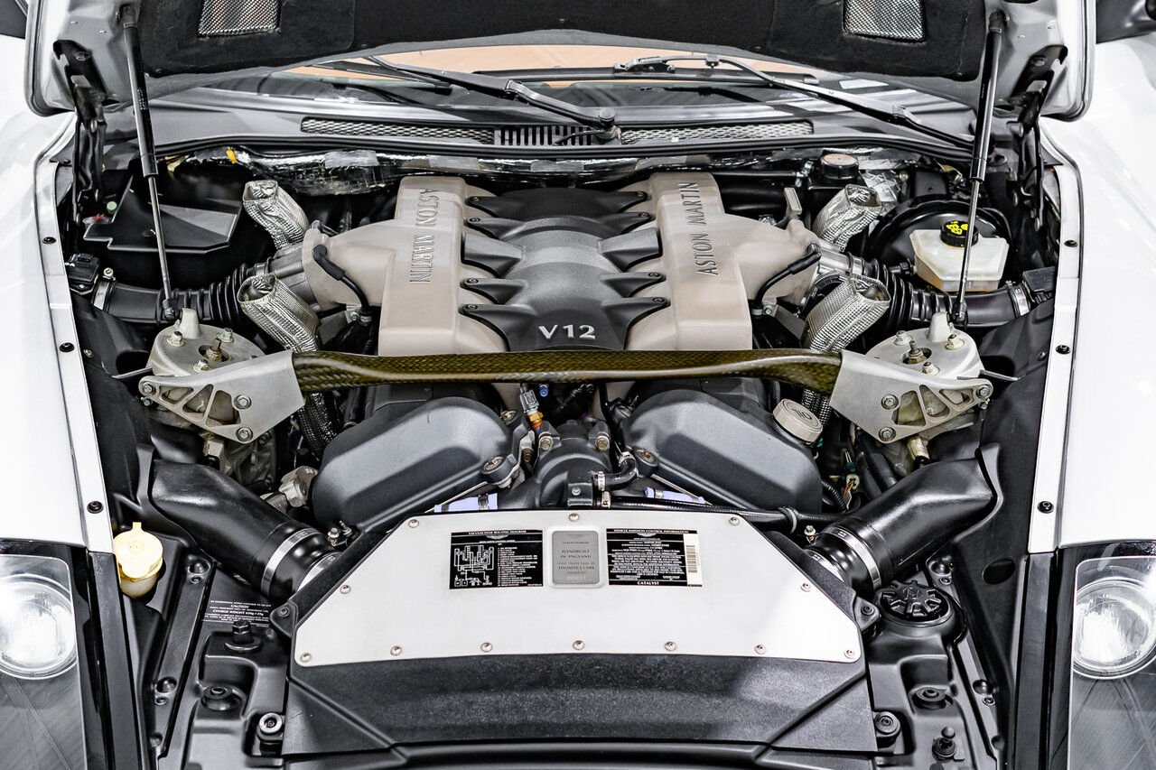 Aston Martin Vanquish PRIX EN USD | ORIGINAL MSRP OF $225,000 USD - FACTORY UPGRADE TO VANQUISH S TRANSMISSION 2003 Gris Montréal - photo #14