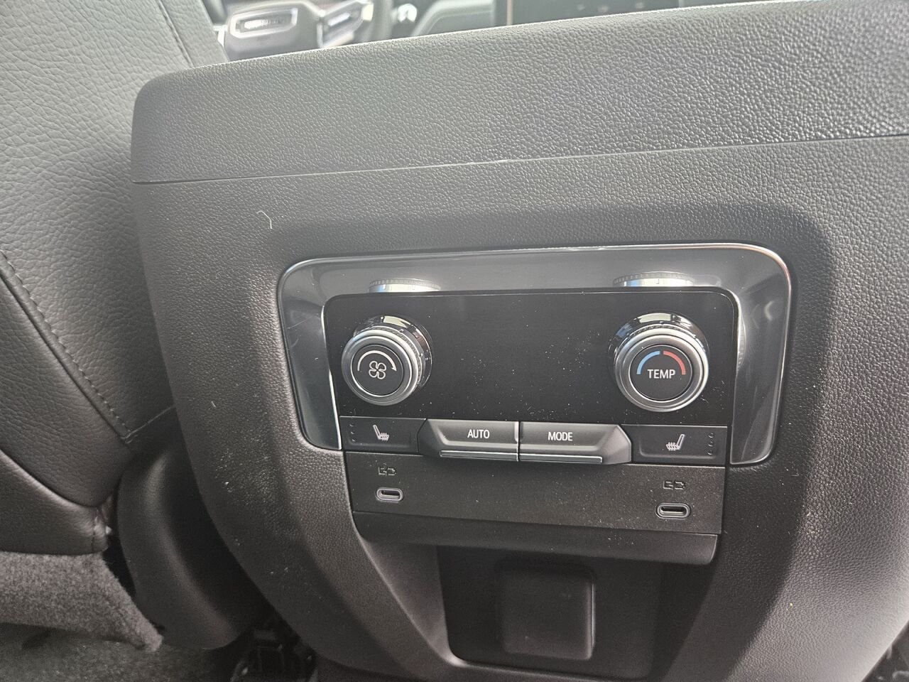 GMC Yukon 4 RM 4 portes Denali 2026 Blanc glacier 3 couches Thetford Mines - photo #19