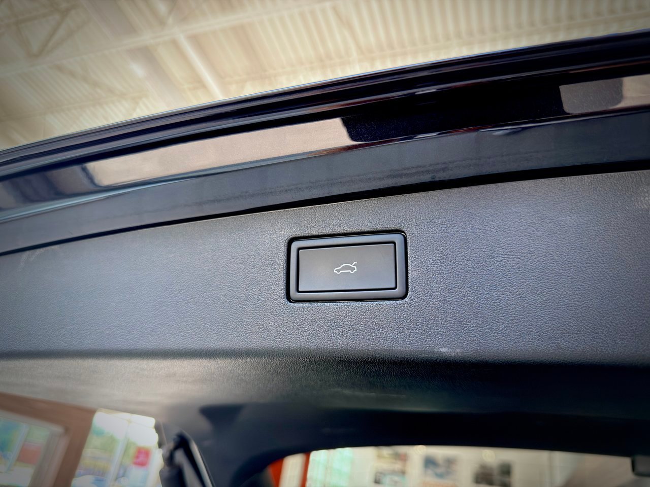 2026 Volkswagen Tiguan Black Notre-Dame-des-Prairies - photo #14