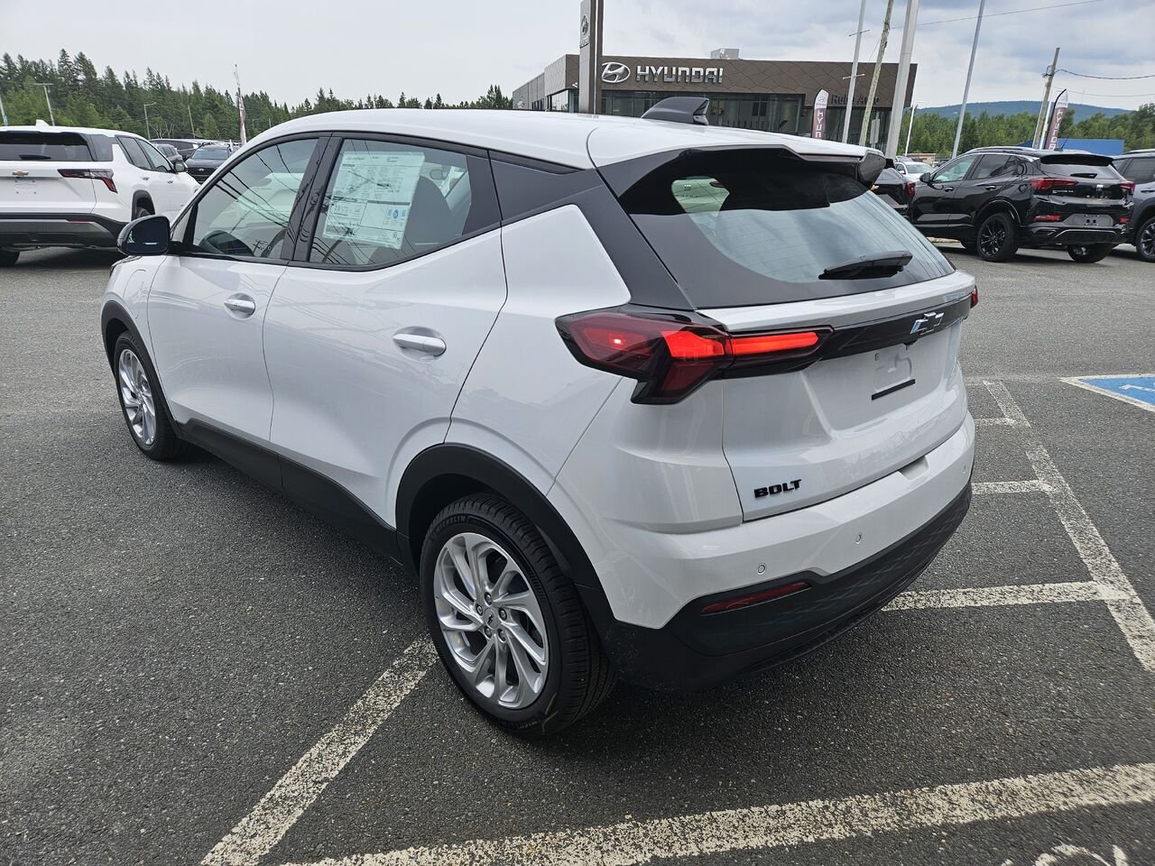 Chevrolet Bolt Traction avant 4 portes LT 2027 Blanc sommet Thetford Mines - photo #5
