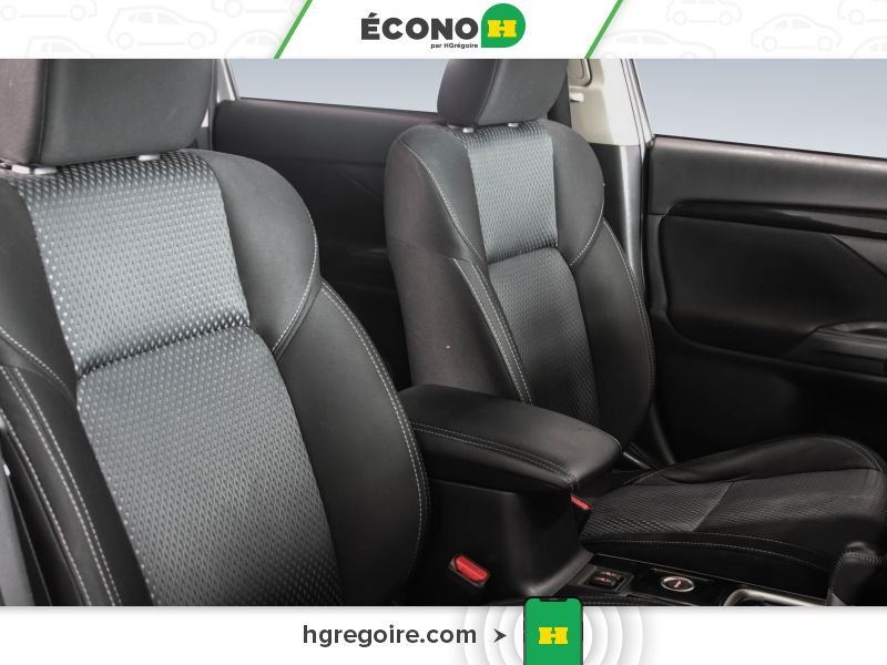 2019 Mitsubishi Outlander White Laval - photo #23
