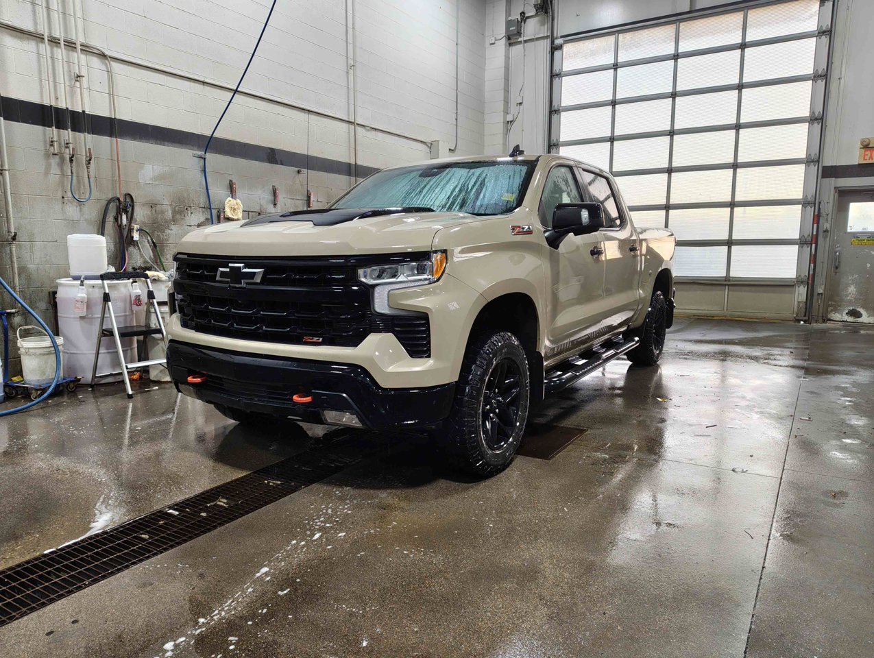 2022 Chevrolet Silverado 1500 4WD Crew Cab 147 LT Trail Boss Beige Sherwood Park - photo #3