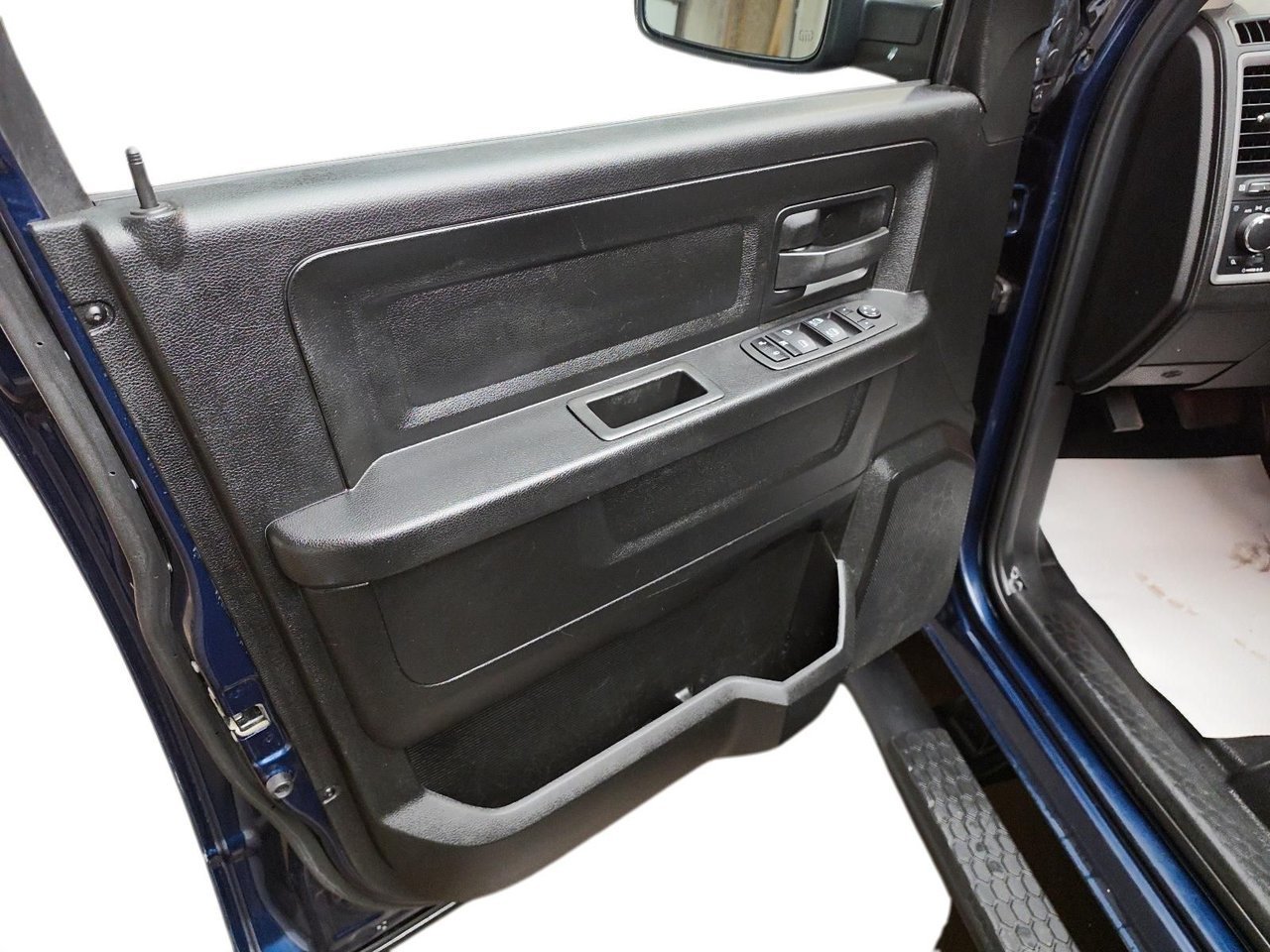 Ram 1500 Classic NIV 1C6RR7ST9PS520748 2023 Baie-Comeau - photo #10