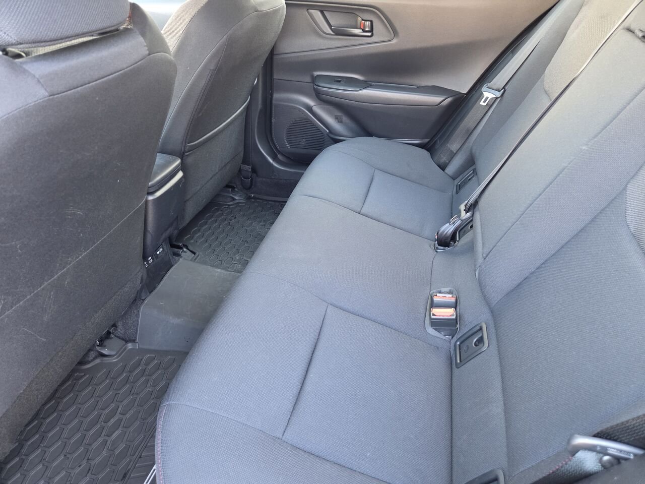 2025 Toyota PRIUS HYBRIDE BRANCHABLE White Mont-Laurier - photo #10