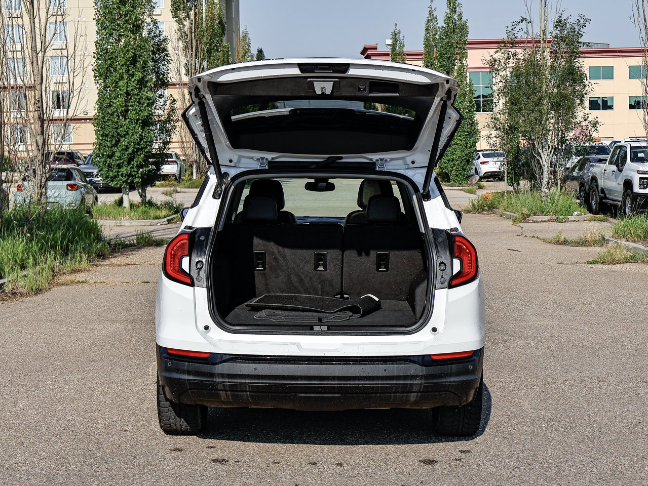 2024 GMC Terrain AWD 4dr SLT White Sherwood Park - photo #14