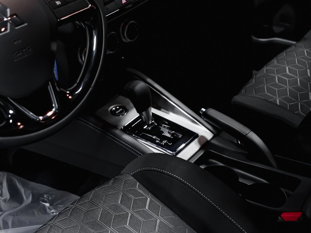 2026 Mitsubishi RVR SE Labrador Black Montreal - photo #10