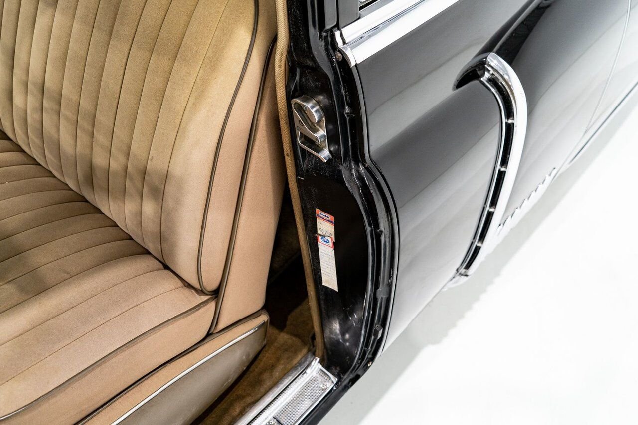 Cadillac Fleetwood Unrestored factory black paint **PRICE IN USD** 1951 Noir Montréal - photo #79
