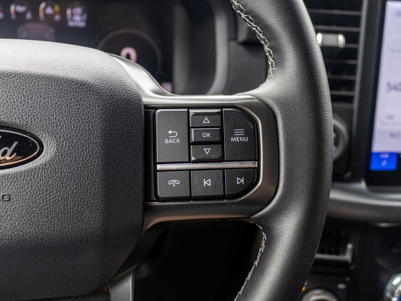 2024 Ford F-150 XLT cabine SuperCrew 4RM caisse de 5,5 pi Grey Châteauguay - photo #12