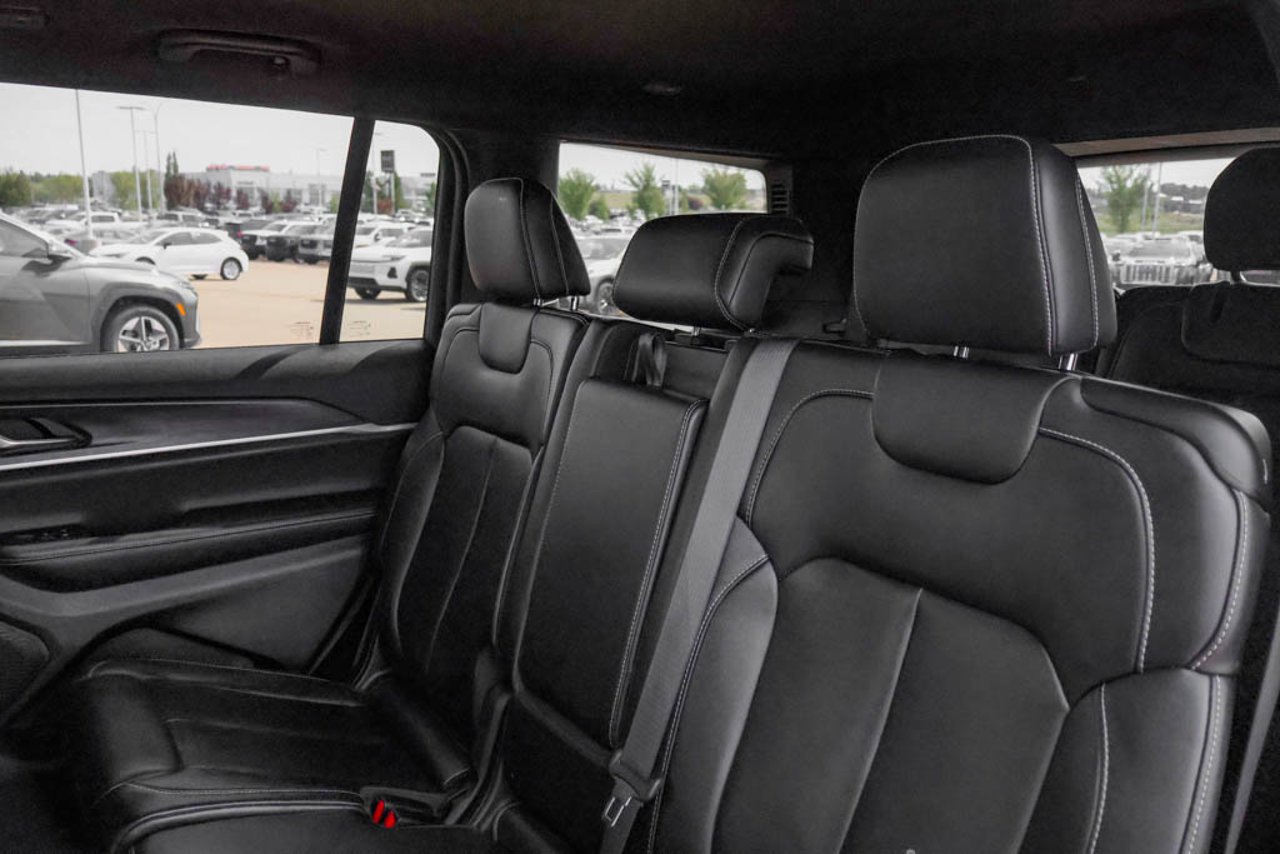 2024 Jeep Grand Cherokee L Limited 4x4 Blue Sherwood Park - photo #30