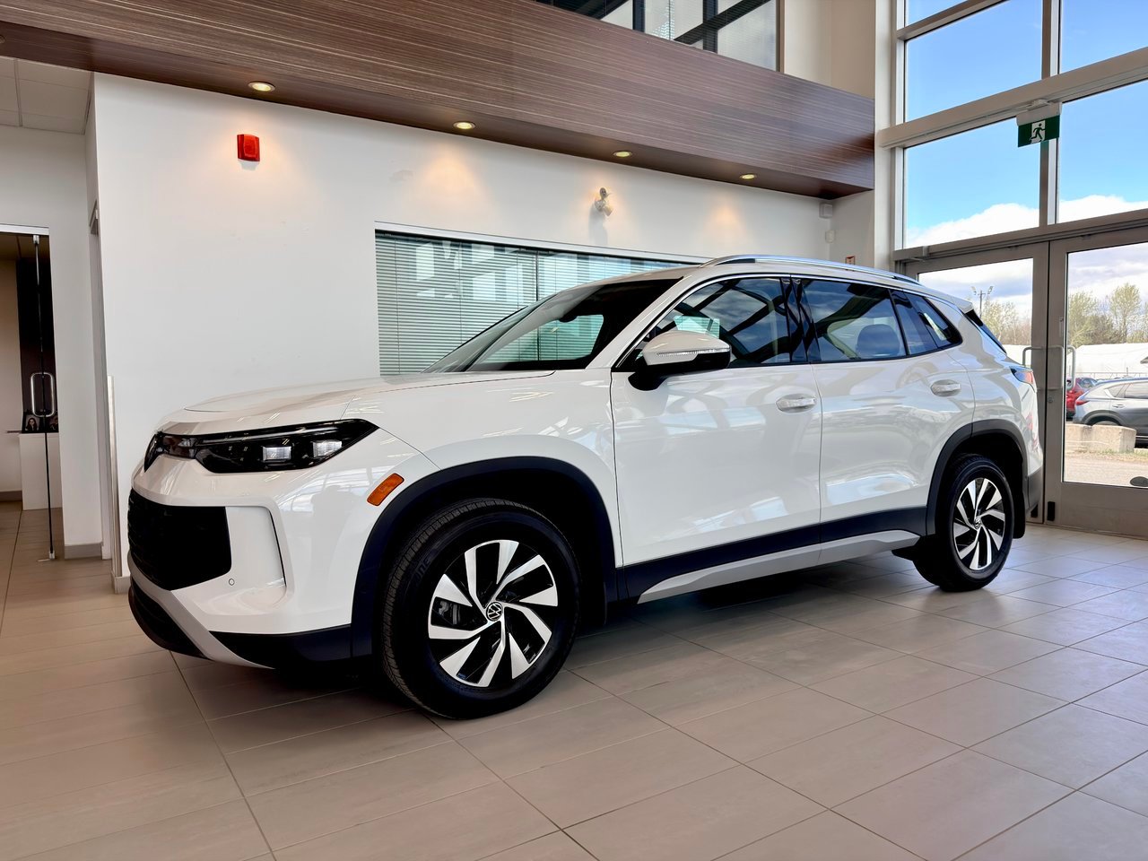 2025 Volkswagen Tiguan Notre-Dame-des-Prairies - photo #2