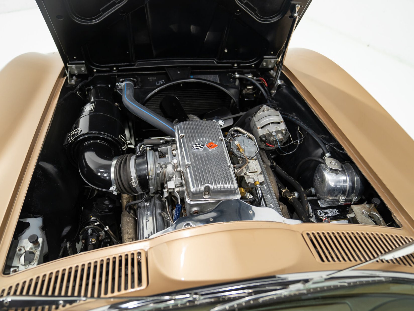 Chevrolet Corvette Fuel Injection Moteur Matching 327 à injection développant 360 chevaux | PRICE IN USD 1963 Beige Montréal - photo #75