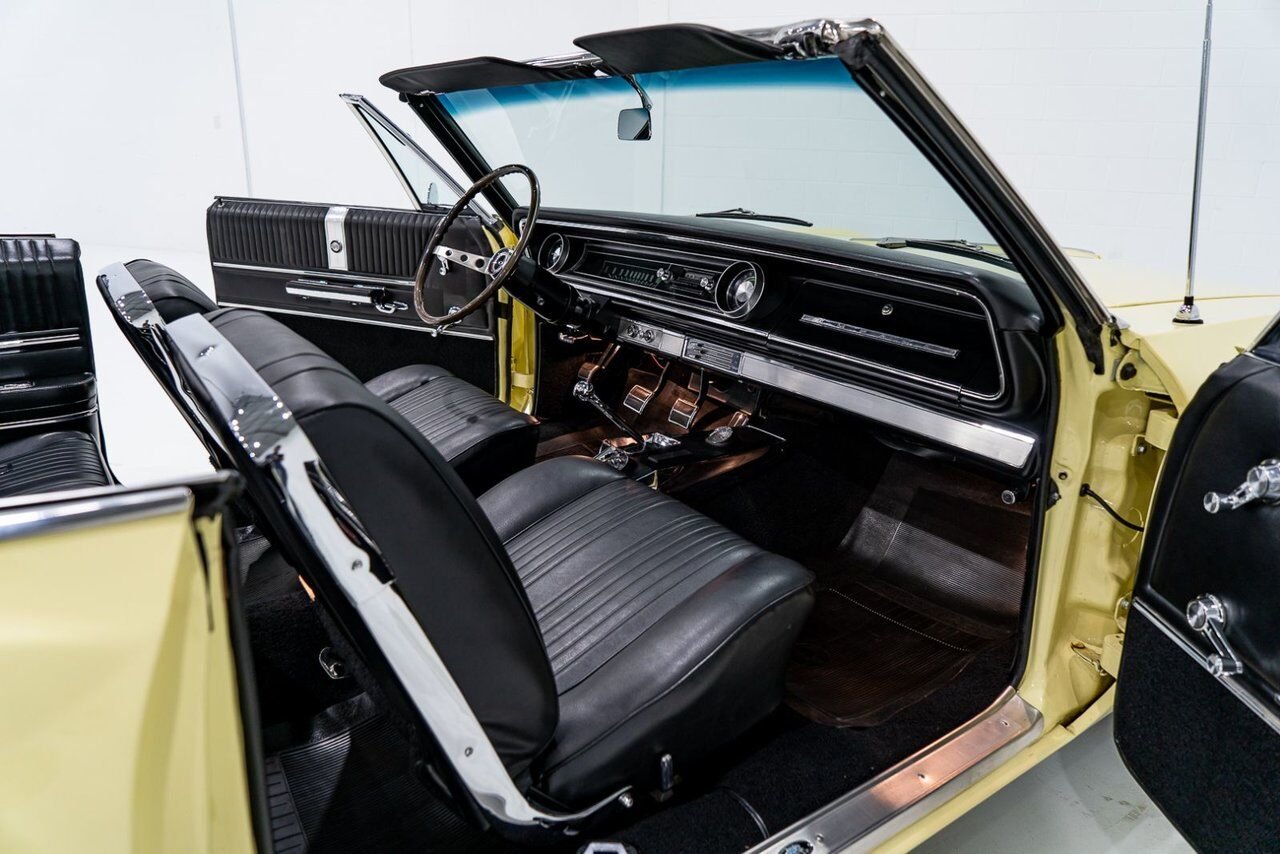 1965 Chevrolet Impala SS *PRIX EN USD* 396/325HP 4spd frame off restoration Yellow Montreal - photo #91