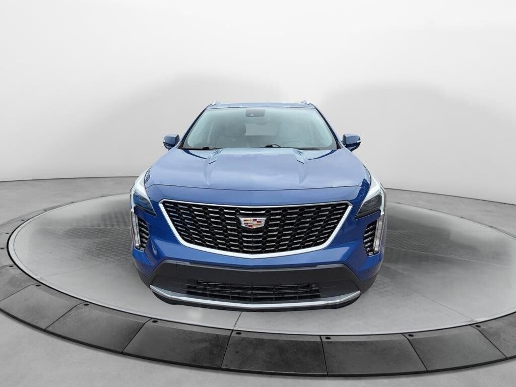 2021 Cadillac XT4 VIN 1GYFZDR44MF006930 Grey Chicoutimi - photo #1