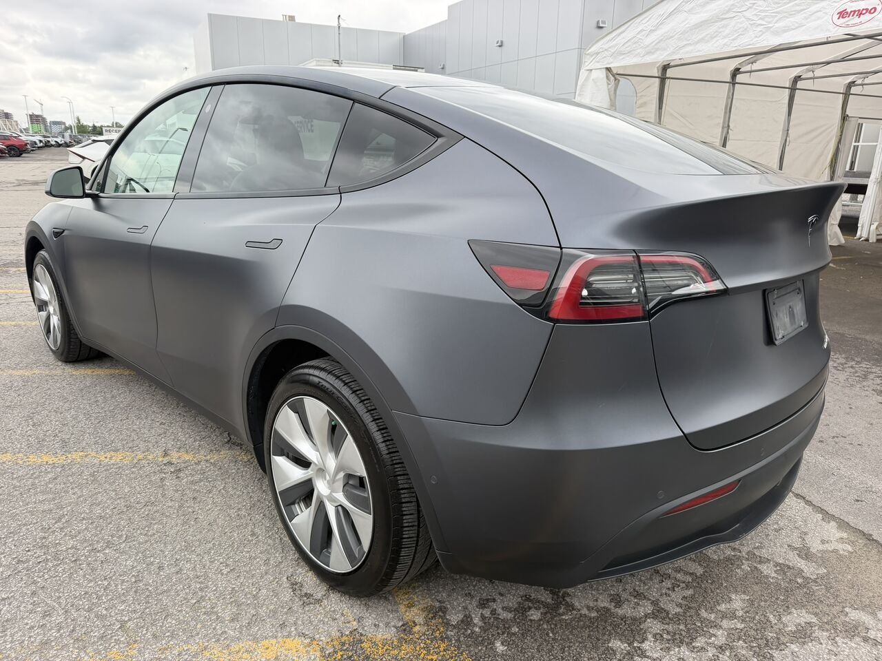 Tesla Model Y LONG RANGE AWD 7 PASSAGERS 2022 Argent Laval - photo #11