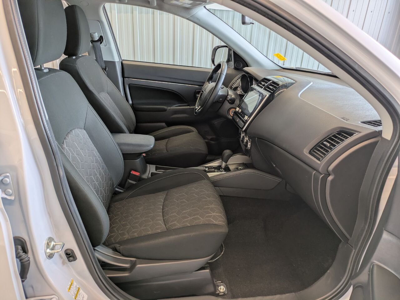 2024 Mitsubishi RVR White Gatineau - photo #13