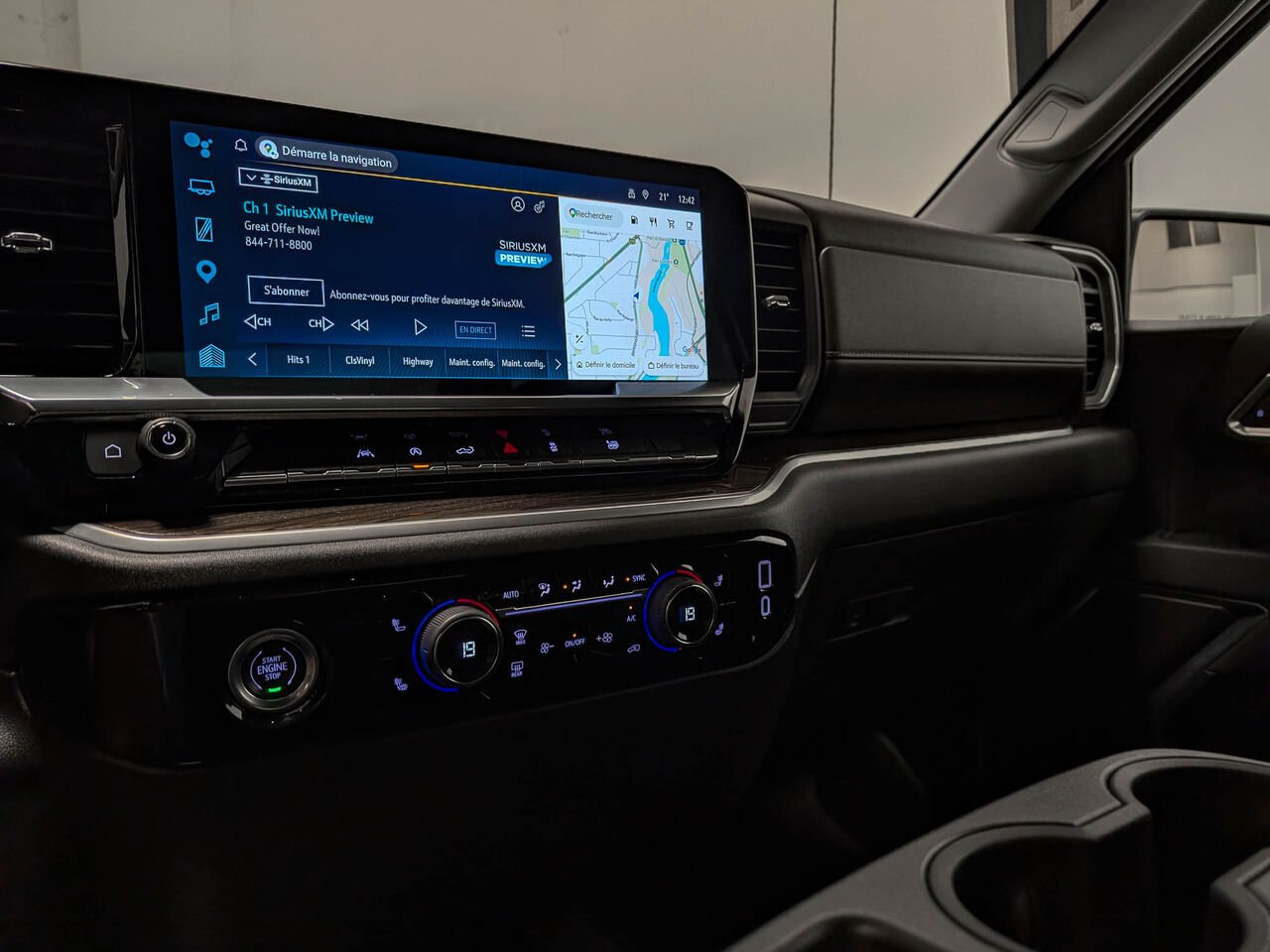 2022 CHEVROLET Silverado 1500 RST 4WD Crew Cab Moteur V8 5.3L 6 Places Black Sherbrooke - photo #8