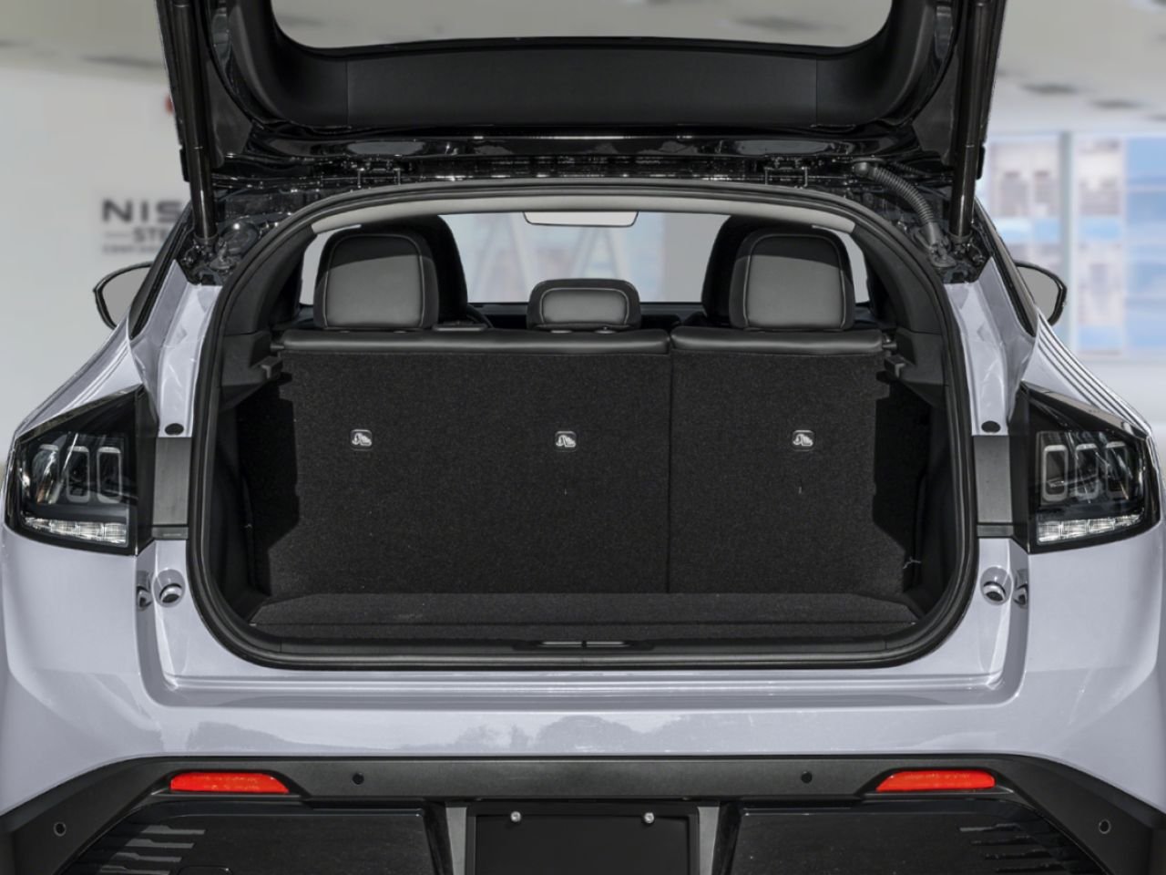 Nissan LEAF 2026 Blanc Everest nacré triple couche/Noir Ste-Agathe des Monts - photo #10