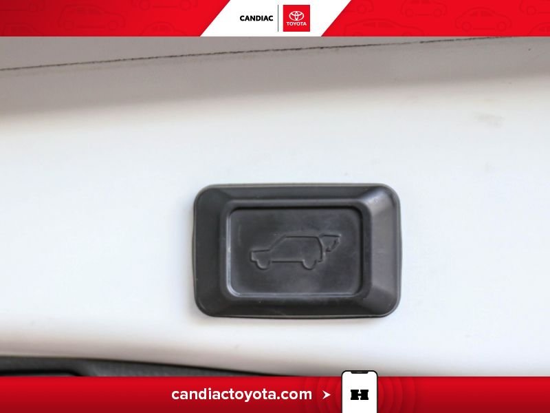 2022 Toyota Rav 4 White Blainville - photo #33