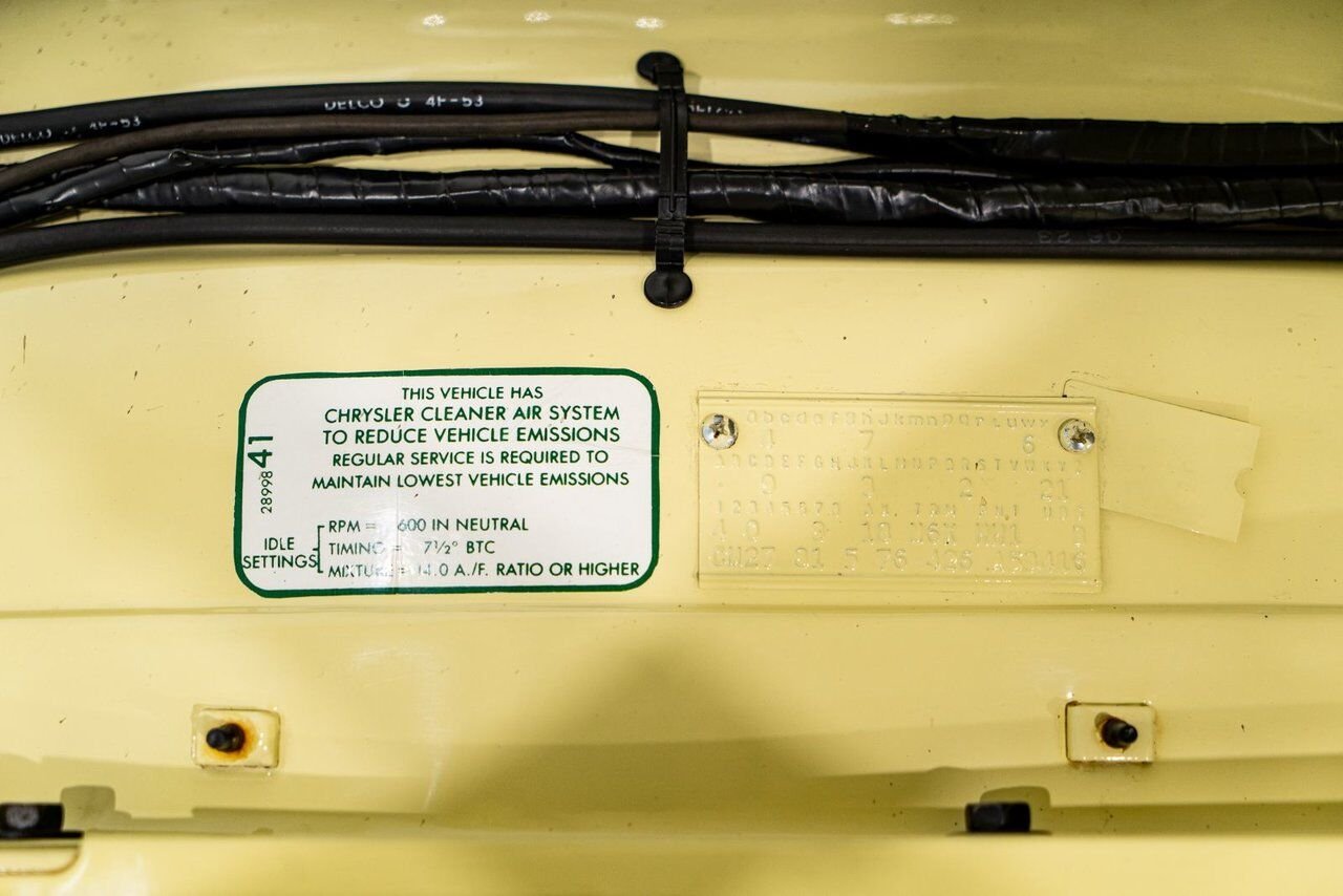 Chrysler 300 PRIX EN USD 440cu.in. Fully restored example 1968 Jaune Montréal - photo #65