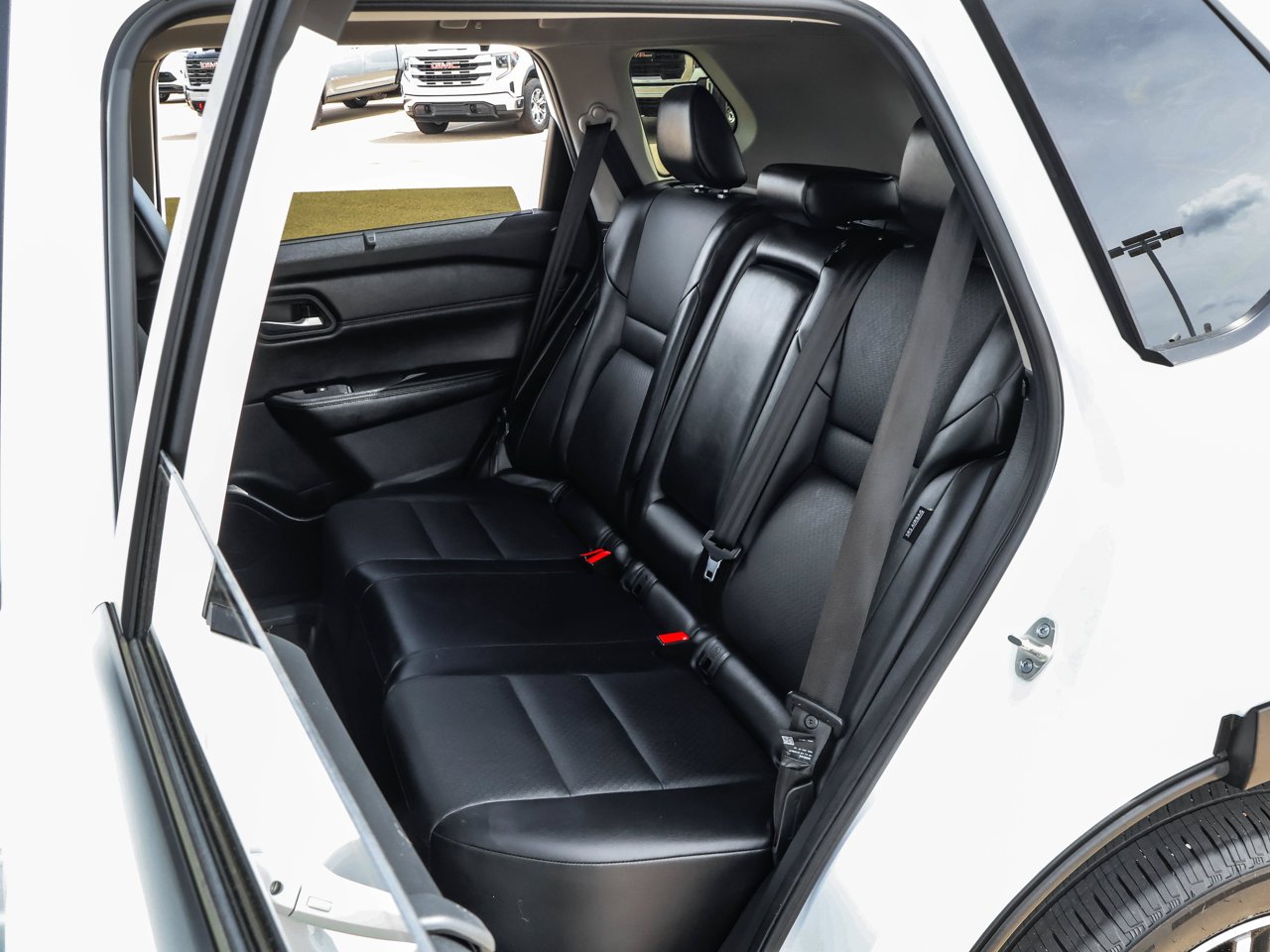 2024 Nissan Rogue AWD SV Moonroof White Sherwood Park - photo #15