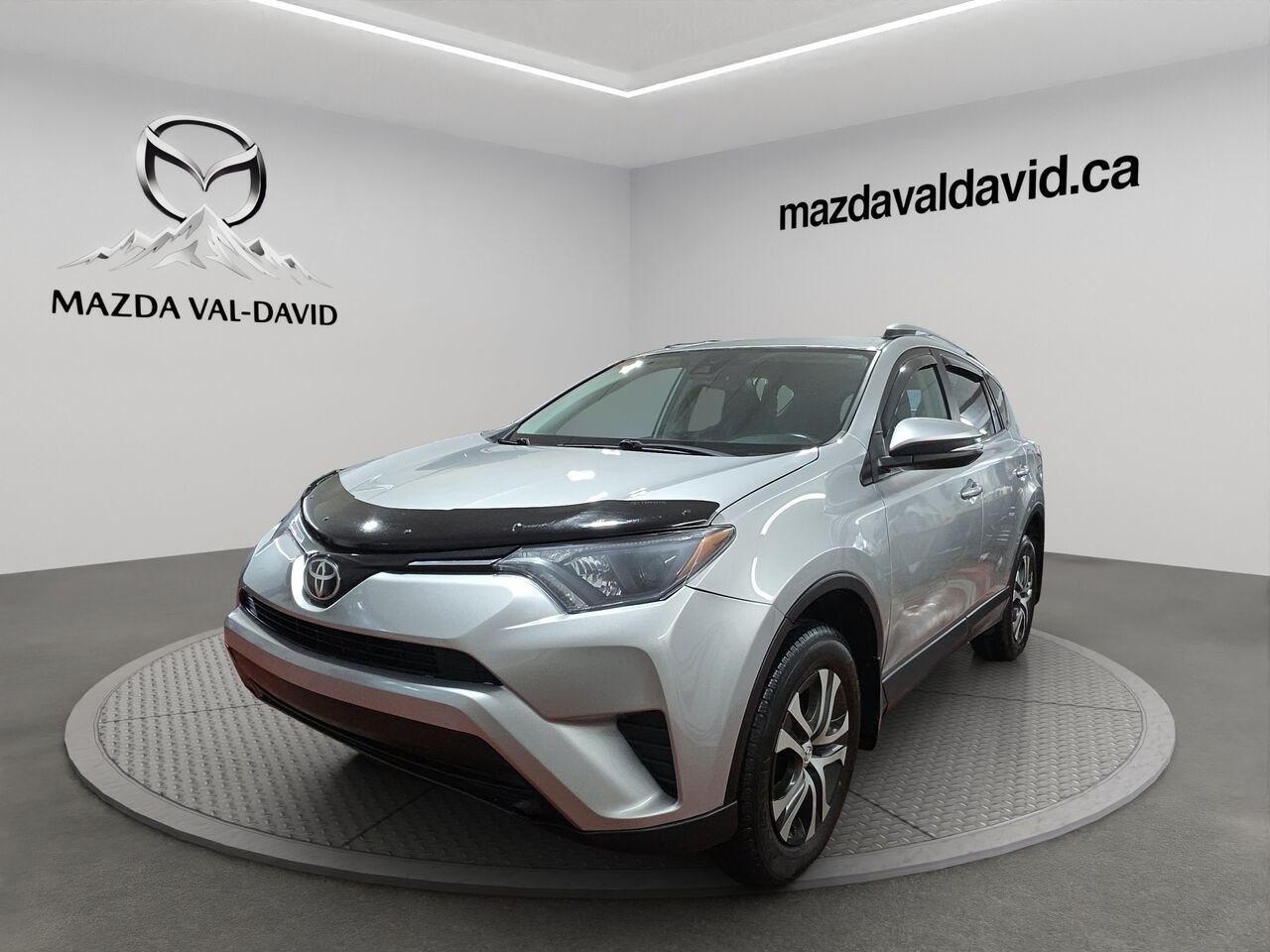 2017 Toyota RAV4 Traction intégrale 4 portes LE, caméra de recul, sièges chauffant, commande audio au volant Grey Val-David - photo #0