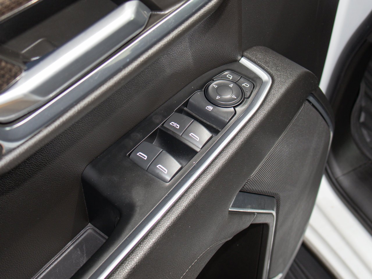 2024 Chevrolet Silverado 1500 4WD Crew Cab 147 LT White Sherwood Park - photo #18