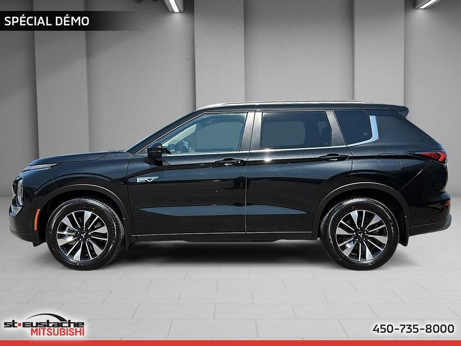 2026 Mitsubishi Outlander Plug-In Hybrid LE S-AWC Black Diamond Premium Finish