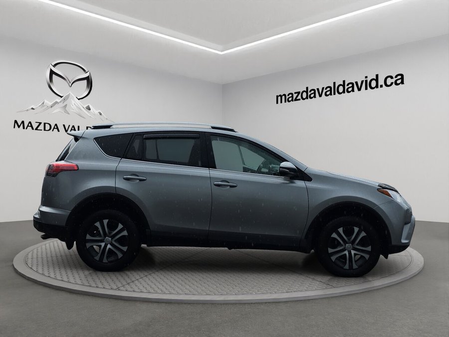 2017 Toyota RAV4 Traction intégrale 4 portes LE, caméra de recul, sièges chauffant, commande audio au volant Grey
