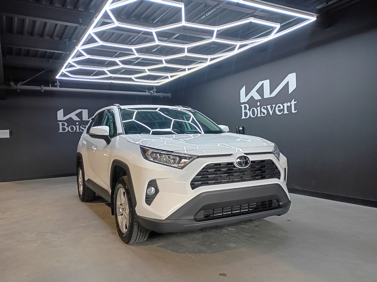 2021 Toyota RAV4 White Blainville - photo #1