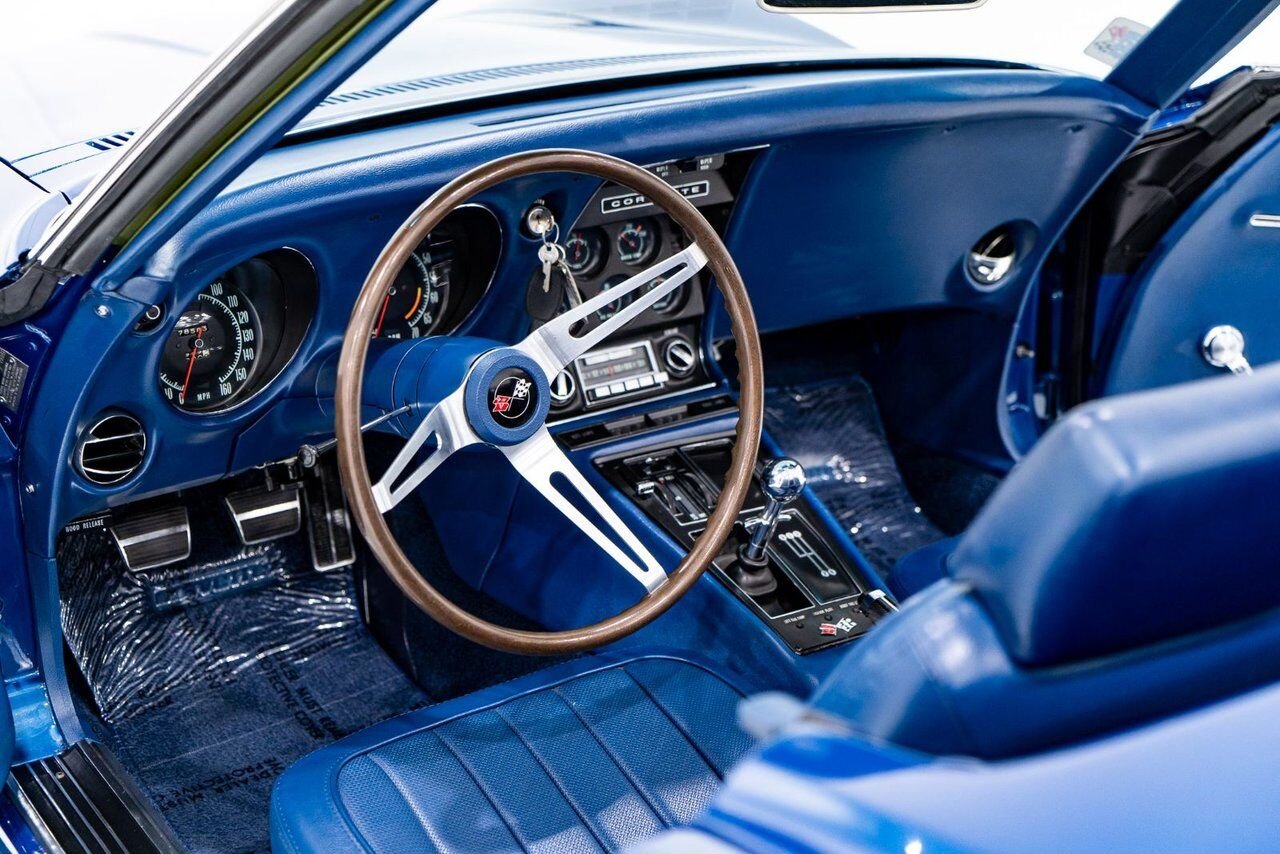 Chevrolet Corvette *PRIX EN USD* Matching numbers Top flight with extensive documentation 1968 Bleu Montréal - photo #9