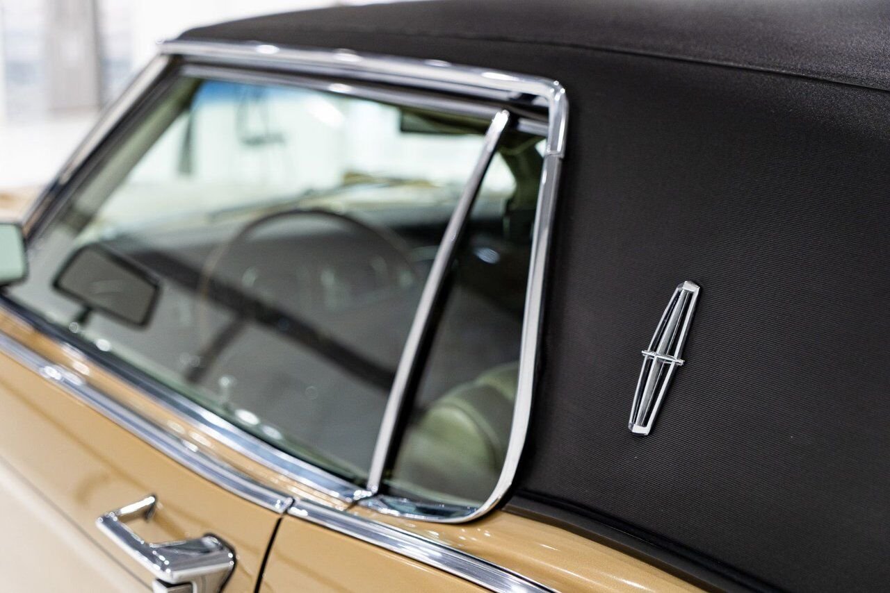 Lincoln Continental Only 687 miles from new. Unrestored example **PRICE IN USD** 1969 Or Montréal - photo #34