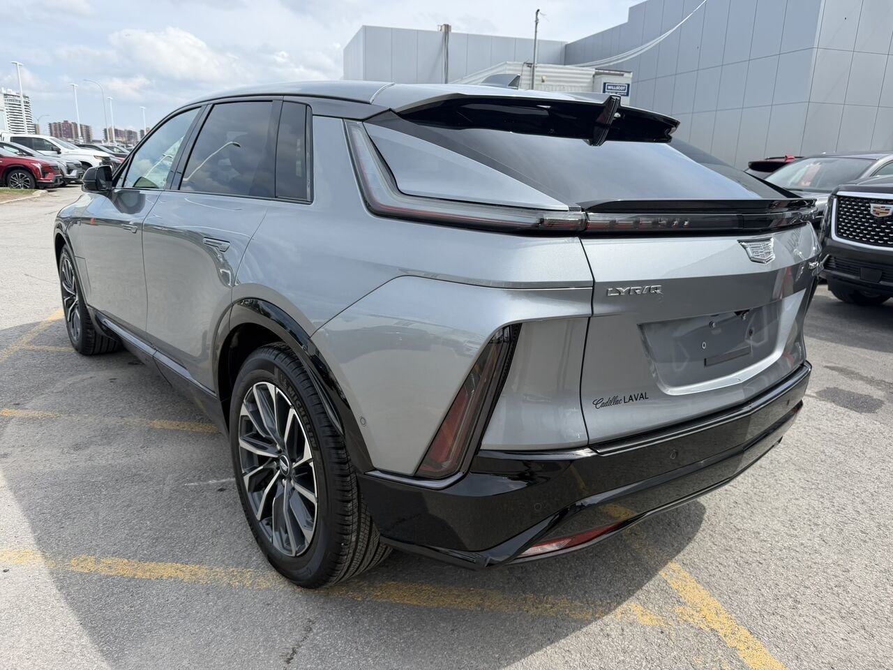 Cadillac LYRIQ Sport AWD FINANCEMENT À PARTIR DE 0.99% 2024 Argent Laval - photo #13