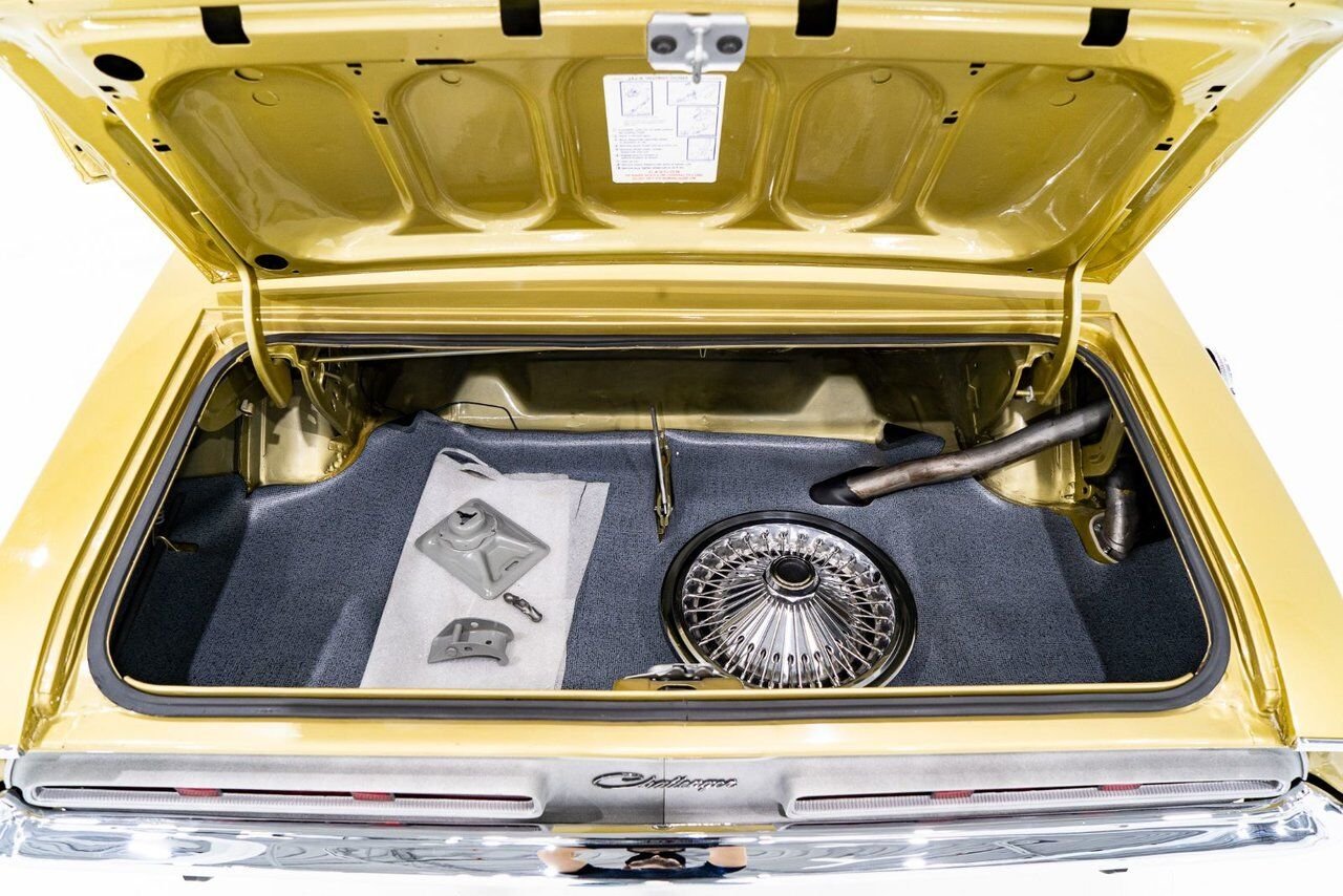 Dodge Challenger *PRIX EN USD* Convertible Fully restored to desirable specifications 1971 Or Montréal - photo #21